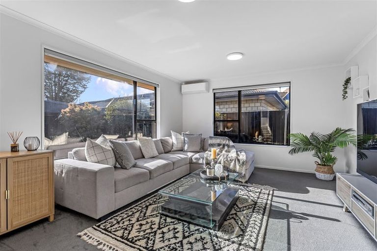 Photo of property in 1/14 Innisfree Place, Northwood, Christchurch, 8051