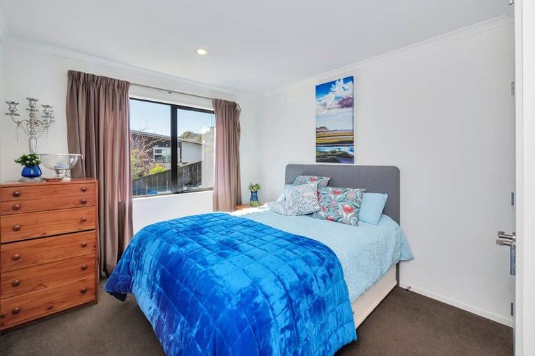 Photo of property in 2 Viridian Lane, Greenhithe, Auckland, 0632