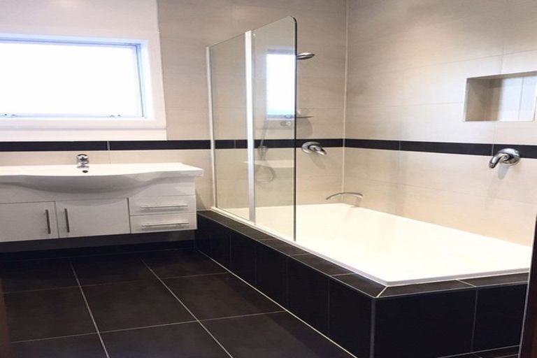 Photo of property in 10 Edmund Hillary Avenue, Papakura, 2110