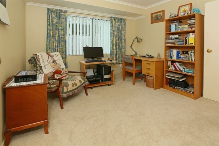 Photo of property in 18 Chelmsley Avenue, Henderson, Auckland, 0612