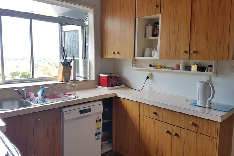 Photo of property in 78a Sunset Road, Unsworth Heights, Auckland, 0632