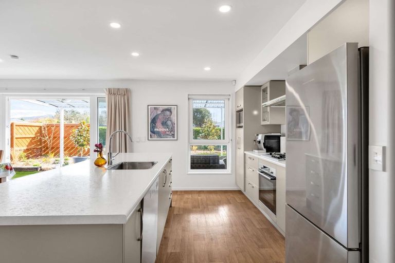 Photo of property in 4 Stonebridge Lane, Oxford, 7430