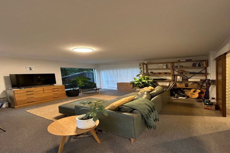 Photo of property in 37 West Lynn Road, Titirangi, Auckland, 0604