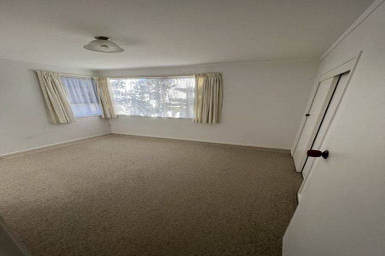 Photo of property in 27 Halberg Street, Glenfield, Auckland, 0629