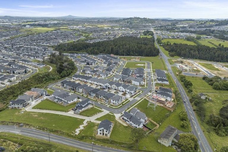 Photo of property in 2a Ballyalton Crescent, Flat Bush, Auckland, 2019