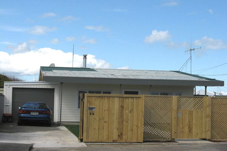 Photo of property in 32 Miro Street, Castlecliff, Whanganui, 4501