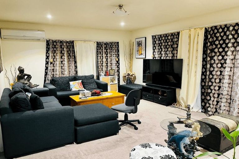 Photo of property in 4/29 Aeronautic Road, Takanini, 2112