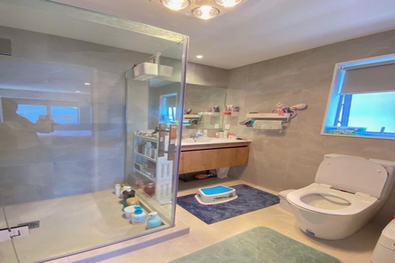 Photo of property in 20 Toanui Road, Hobsonville, Auckland, 0616