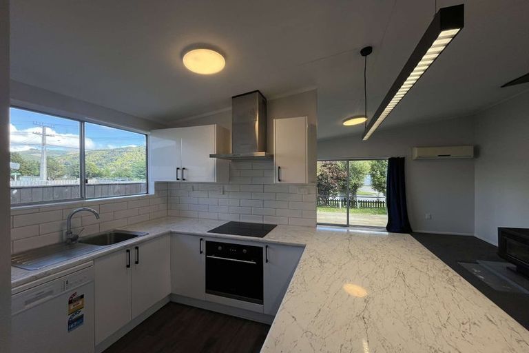 Photo of property in 2/71 Hikurangi Street, Trentham, Upper Hutt, 5018