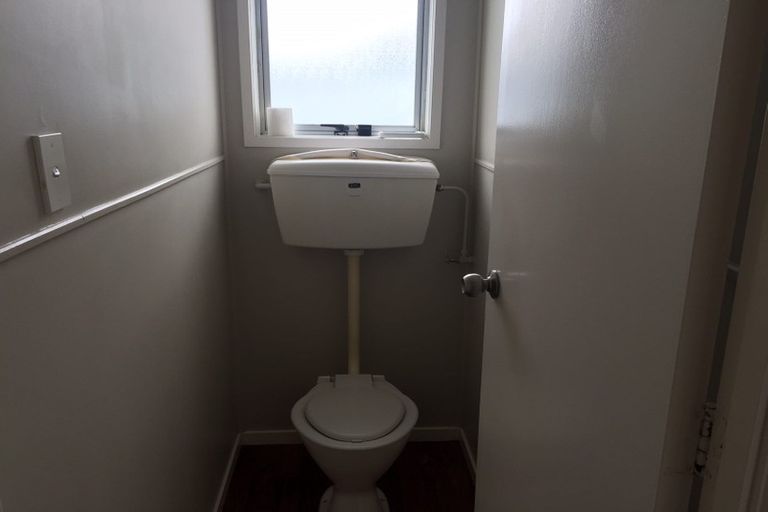 Photo of property in 28 Waimumu Road, Massey, Auckland, 0614