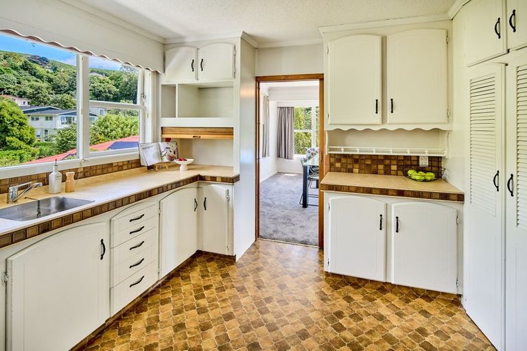 Photo of property in 37 Pembroke Street, Tawa, Wellington, 5028