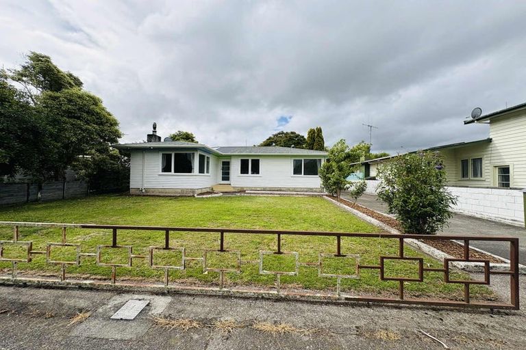 Photo of property in 17 Buick Crescent, Awapuni, Palmerston North, 4412