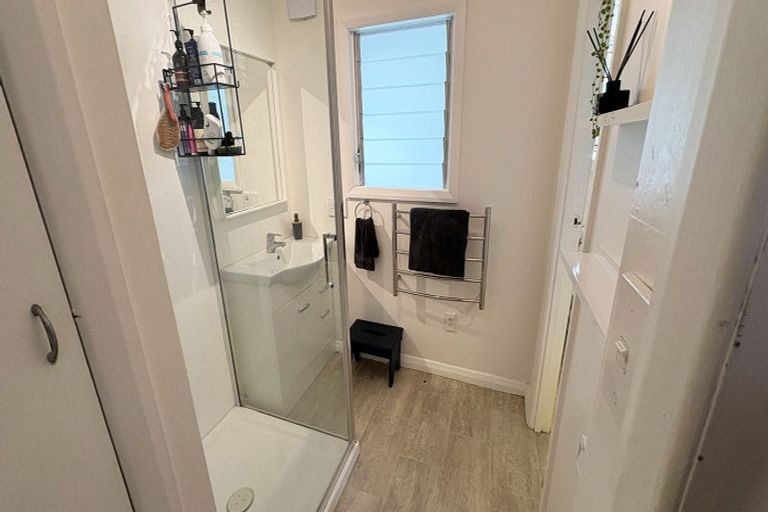 Photo of property in 27 Belle Vue Avenue, Northcote Point, Auckland, 0627