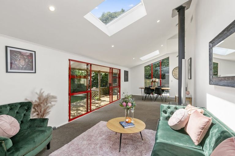 Photo of property in 18 Parsons Glen, Karori, Wellington, 6012