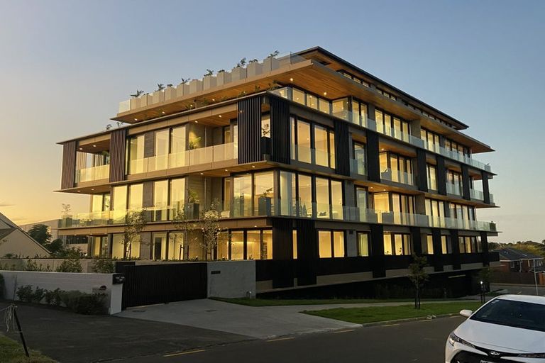 Photo of property in "milford 110" Penthouse, 103/110 Kitchener Road, Milford, Auckland, 0620