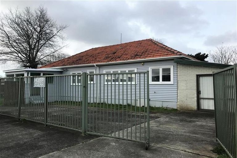 Photo of property in 2/4 Thompson Street, Mangere East, Auckland, 2024