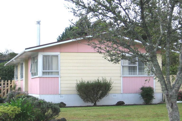 Photo of property in 64 Chilcott Road, Henderson, Auckland, 0612