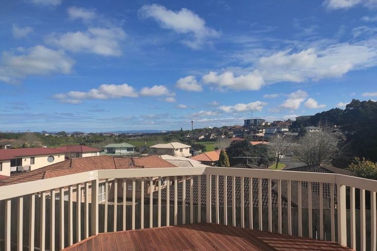 Photo of property in 57c Everglade Drive, Goodwood Heights, Auckland, 2105