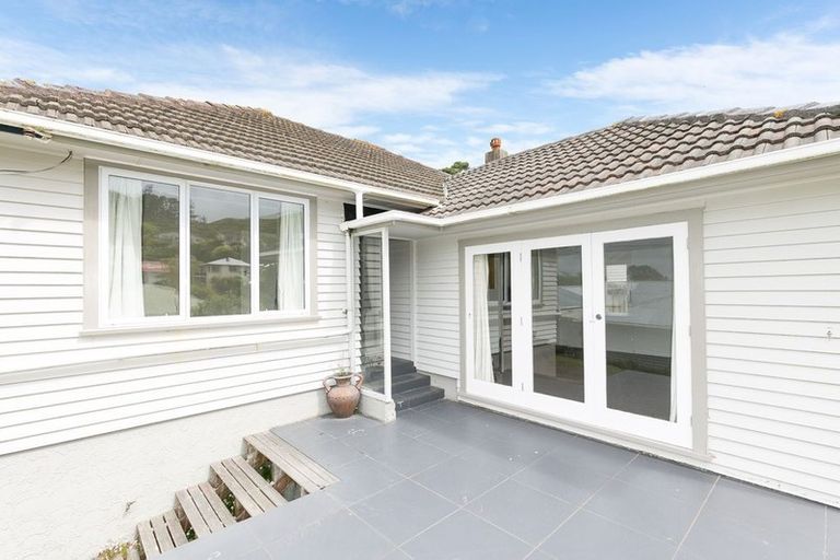 Photo of property in 9 Hollies Crescent, Johnsonville, Wellington, 6037