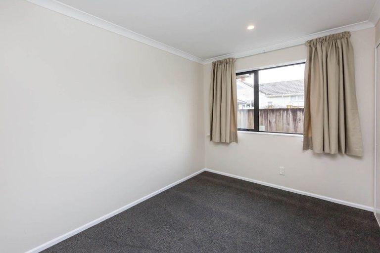 Photo of property in 6c Savage Crescent, Upper Hutt Central, Upper Hutt, 5018
