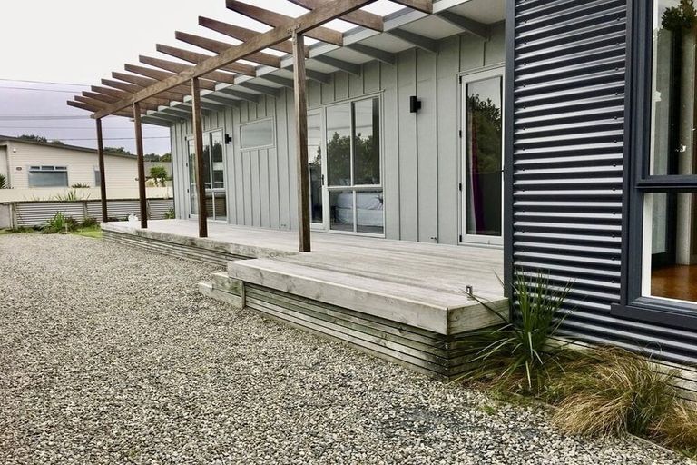 Photo of property in 6 Hohiria Street, Waikanae Beach, Waikanae, 5036