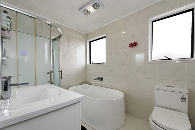 Photo of property in 277 Triangle Road, Massey, Auckland, 0614