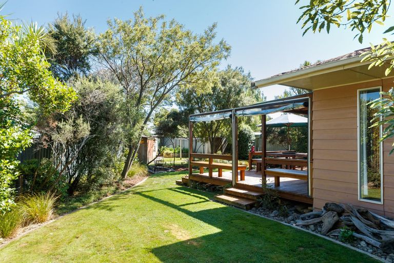 Photo of property in 3 Adams Place, Kelvin Grove, Palmerston North, 4414