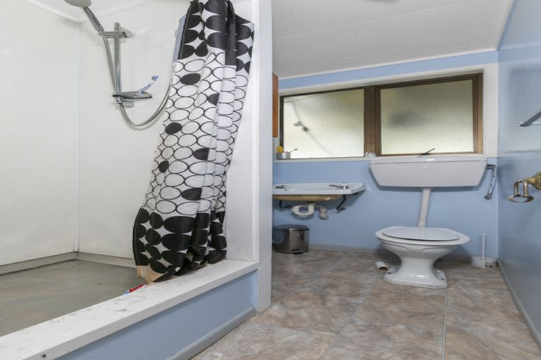 Photo of property in 15 Hydra Place, Glen Eden, Auckland, 0602