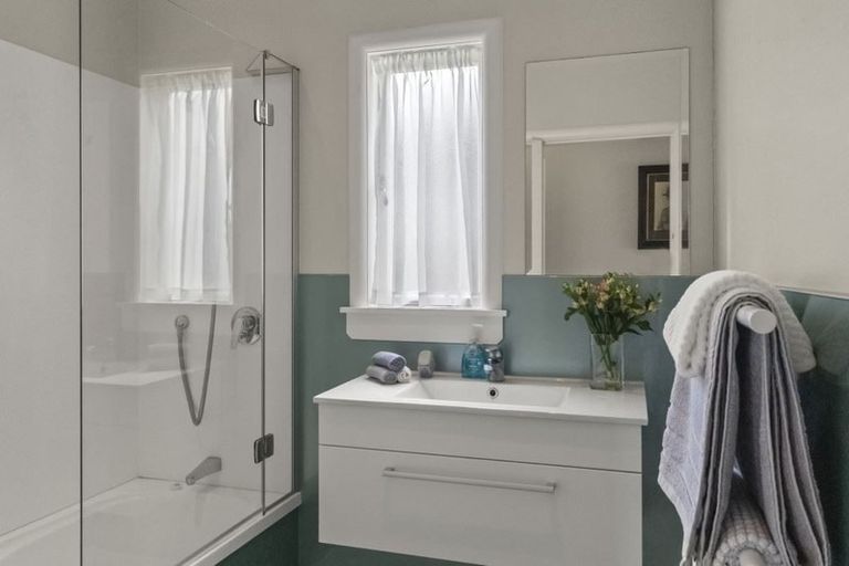 Photo of property in 19 Merani Street, Narrow Neck, Auckland, 0622