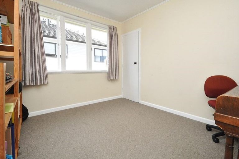 Photo of property in 10 Netherlands Avenue, Kelston, Auckland, 0602