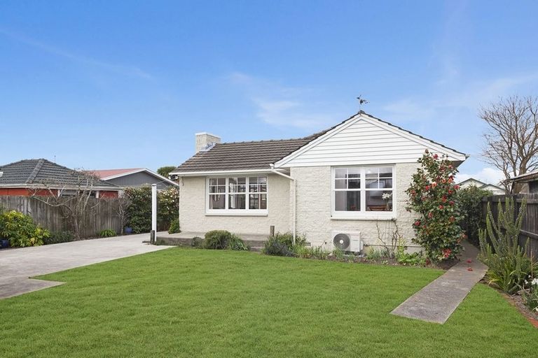 Photo of property in 2 Lothian Street, Ilam, Christchurch, 8041