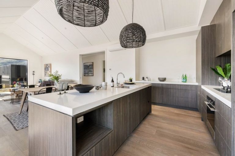 Photo of property in 12 Falconer Rise, Jacks Point, Queenstown, 9371