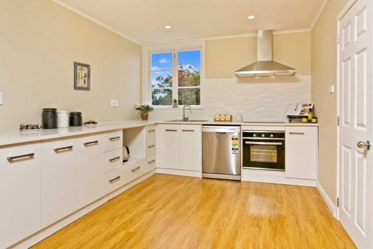 Photo of property in 187 Browns Bay Road, Browns Bay, Auckland, 0630