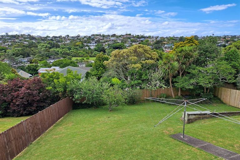Photo of property in 18 Shanaway Rise, Hillcrest, Auckland, 0627