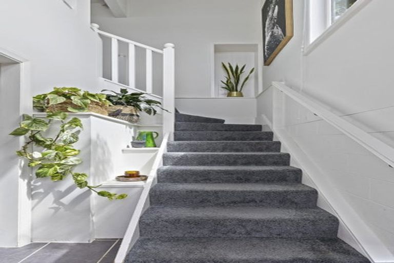 Photo of property in 22 Tai Paku Paku Road, Karaka Bays, Wellington, 6022