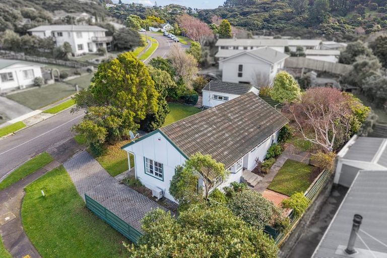 Photo of property in 1 Woolwich Close, Whitby, Porirua, 5024