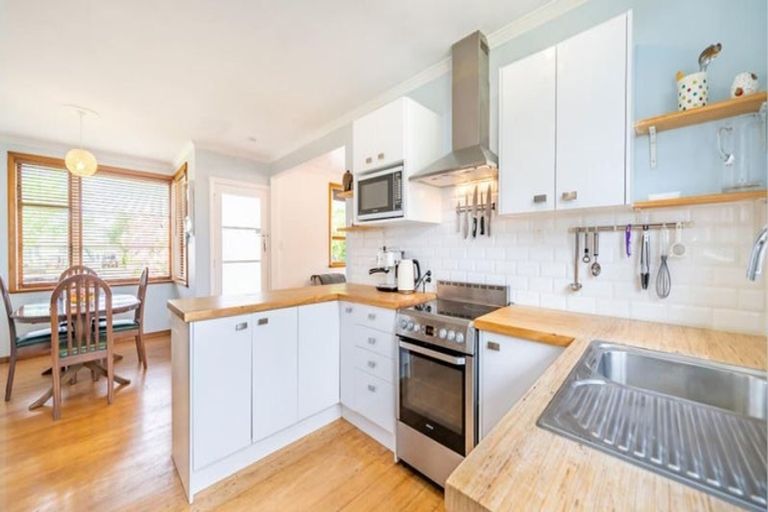 Photo of property in 28 Henry Street, Ebdentown, Upper Hutt, 5018