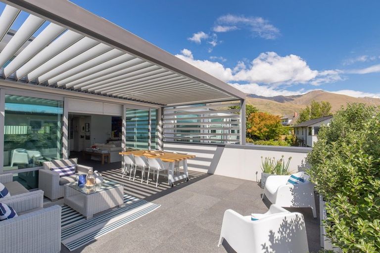 Photo of property in 15 Faulks Terrace, Wanaka, 9305