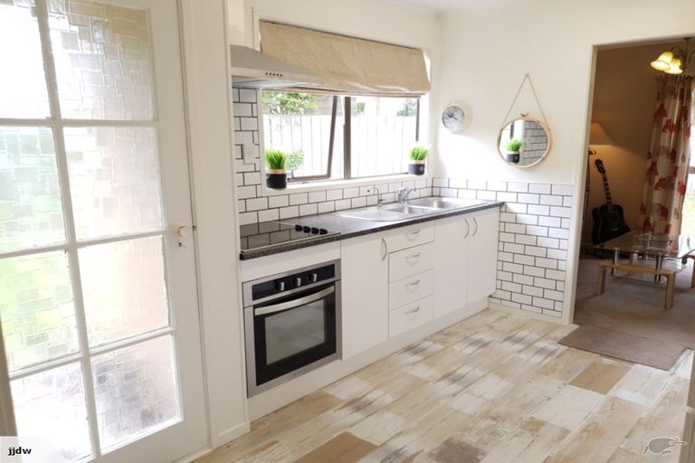 Photo of property in 35 Claverdon Drive, Massey, Auckland, 0614