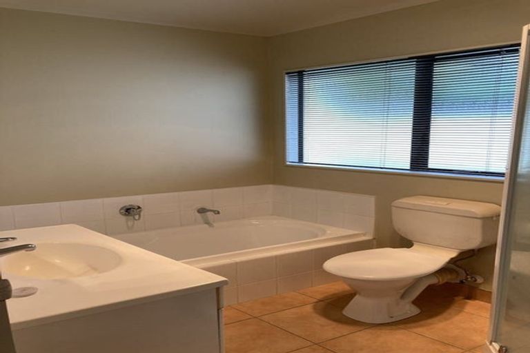 Photo of property in 21 Aberfeldy Avenue, Highland Park, Auckland, 2010