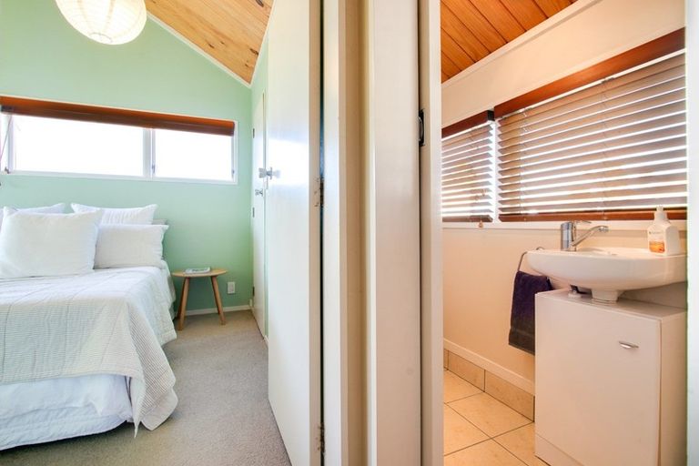 Photo of property in 3 Moana Place, Taradale, Napier, 4112