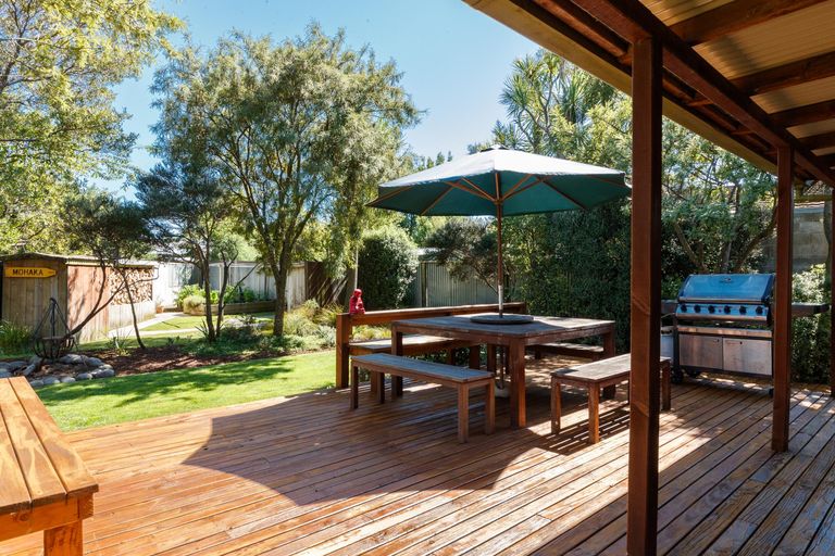 Photo of property in 3 Adams Place, Kelvin Grove, Palmerston North, 4414