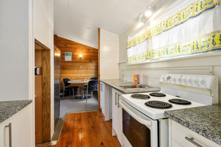 Photo of property in 3 Kemp Road, Massey, Auckland, 0614