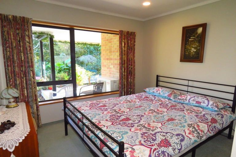 Photo of property in 19 Kew Road, Westport, 7825