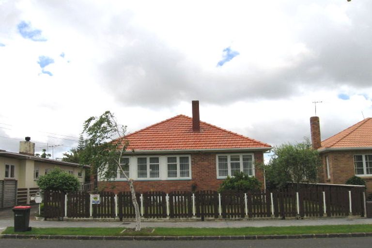 Photo of property in 10 Humariri Street, Point Chevalier, Auckland, 1022