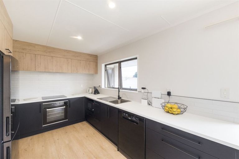 Photo of property in 80 John F Kennedy Drive, Milson, Palmerston North, 4414
