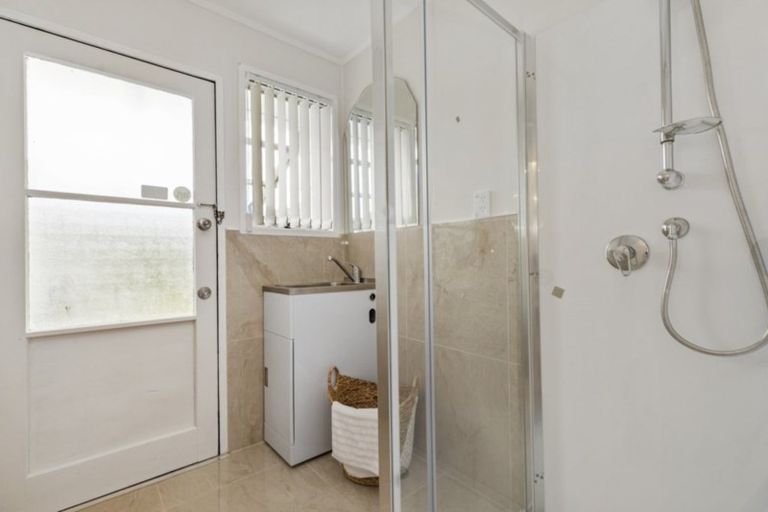 Photo of property in 122 Shifnal Drive, Randwick Park, Auckland, 2105