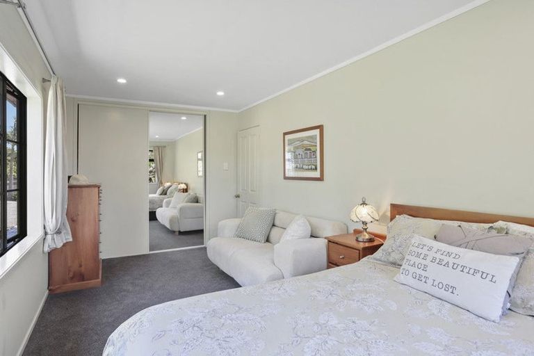 Photo of property in 305 Sturges Road, Henderson Valley, Auckland, 0612