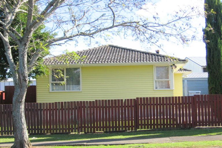 Photo of property in 5 Othello Drive, Clover Park, Auckland, 2023