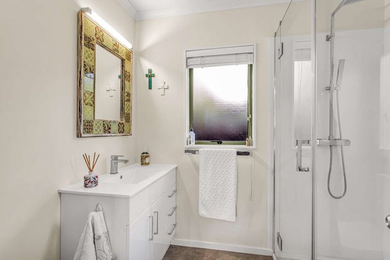 Photo of property in 4 Mayfair Close, Whitianga, 3510